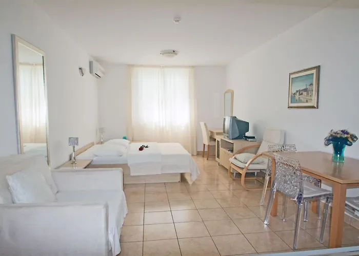 Tamarix Apartamento Vinjerac